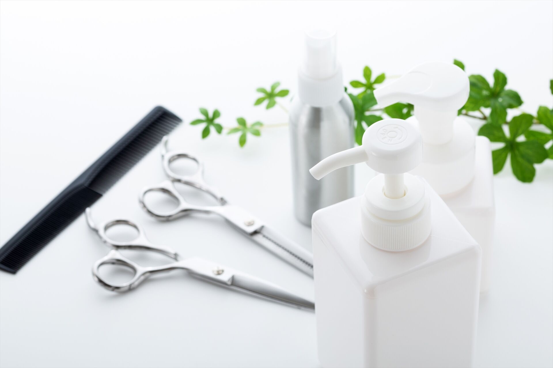 シャンプーやハサミ